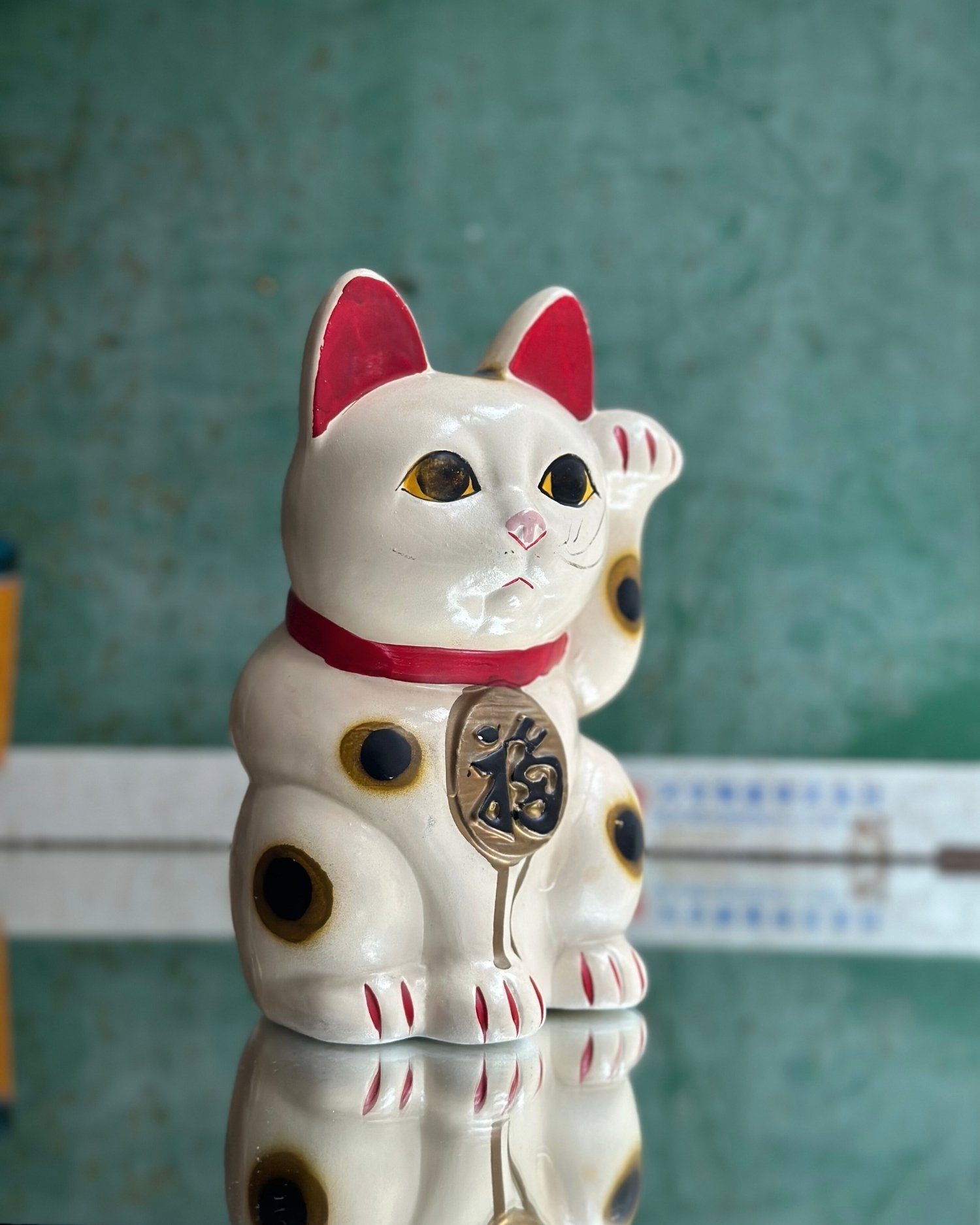 Small Vintage Ceramic Maneki-Neko - OHAYŌ