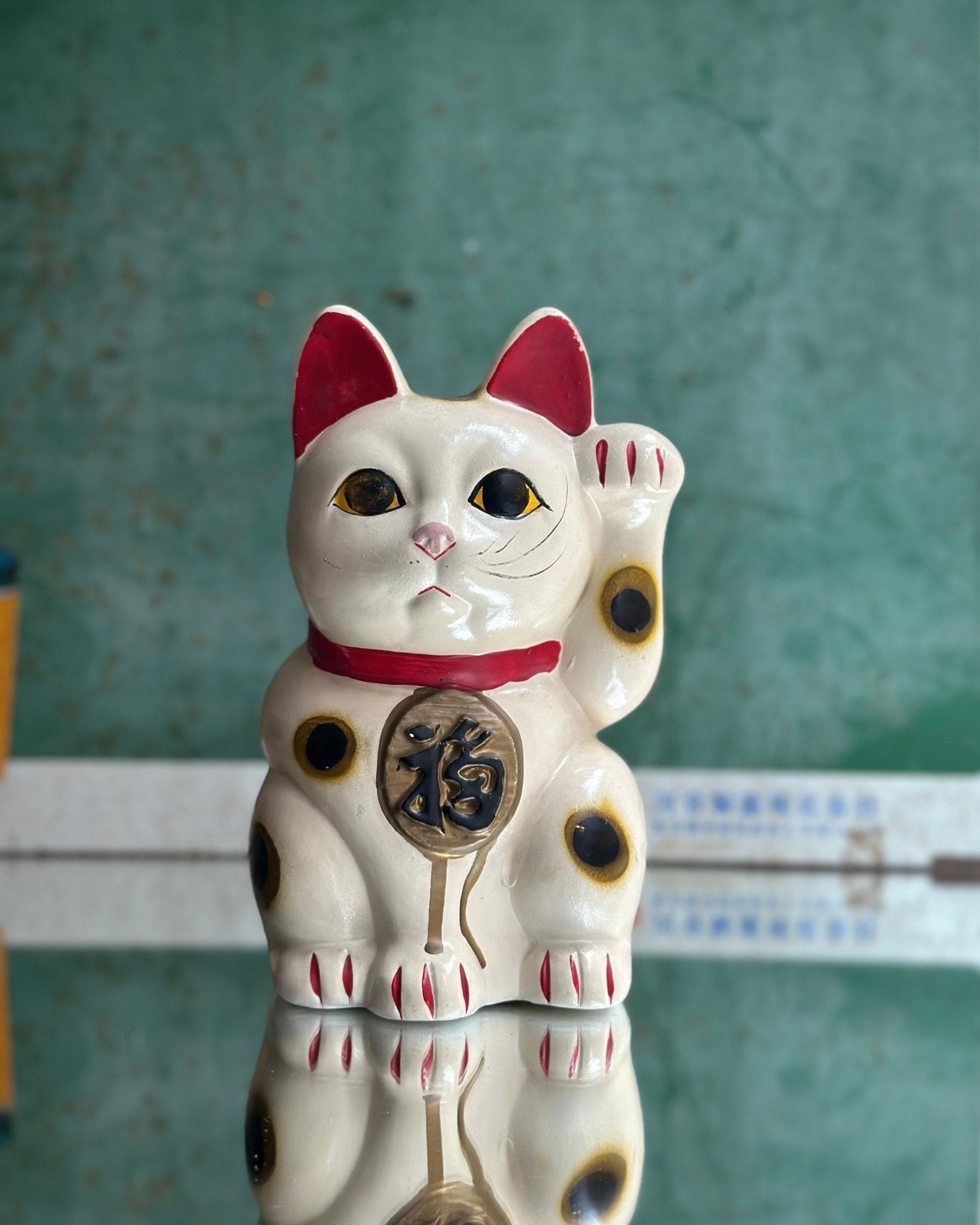 Small Vintage Ceramic Maneki-Neko - OHAYŌ